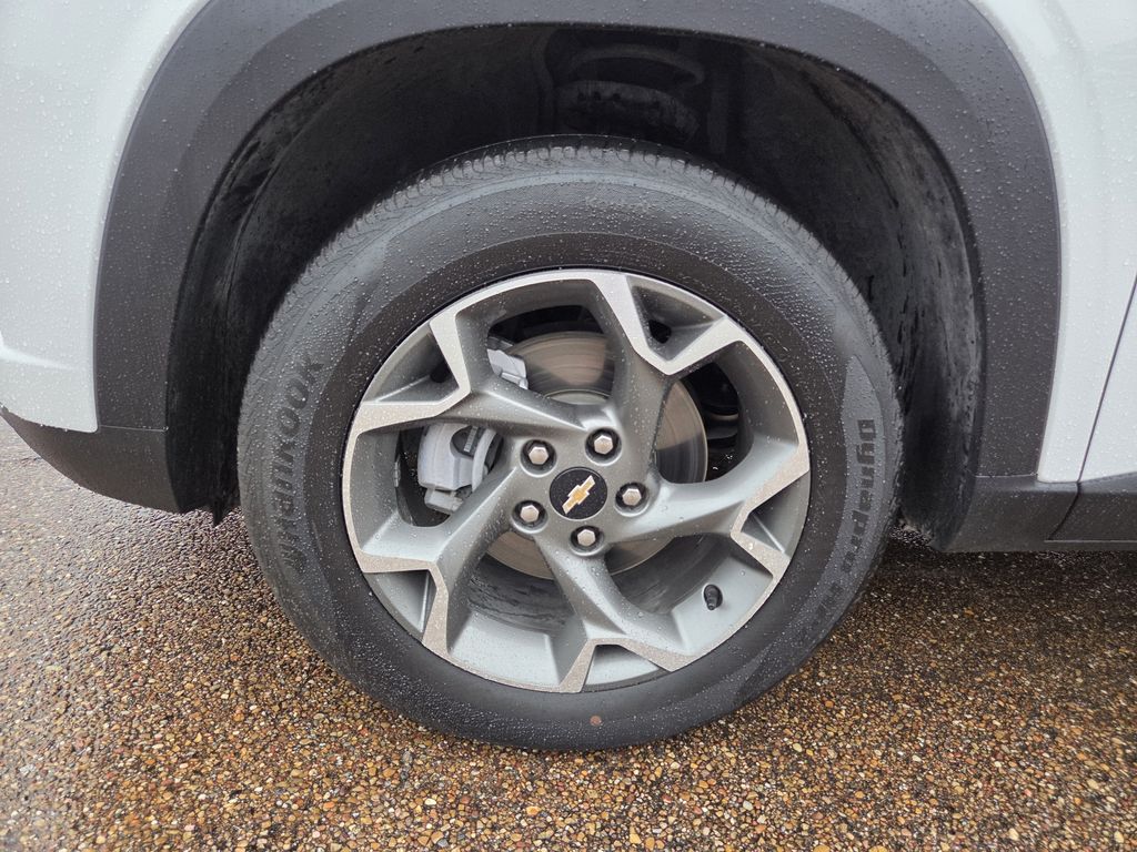 Used 2025 Chevrolet Trax SUV