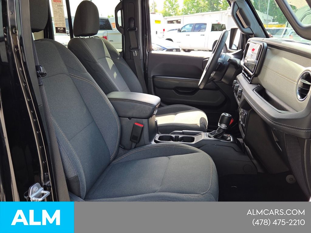 Used 2025 Black Jeep Sahara image 17