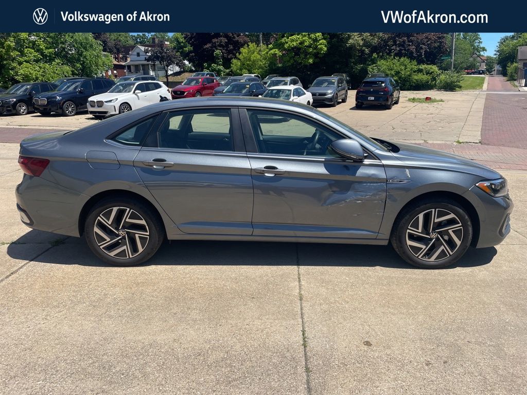 Platinum Gray Metallic 2024 Volkswagen Jetta Sedan Front-Wheel Drive 8-Speed Automatic