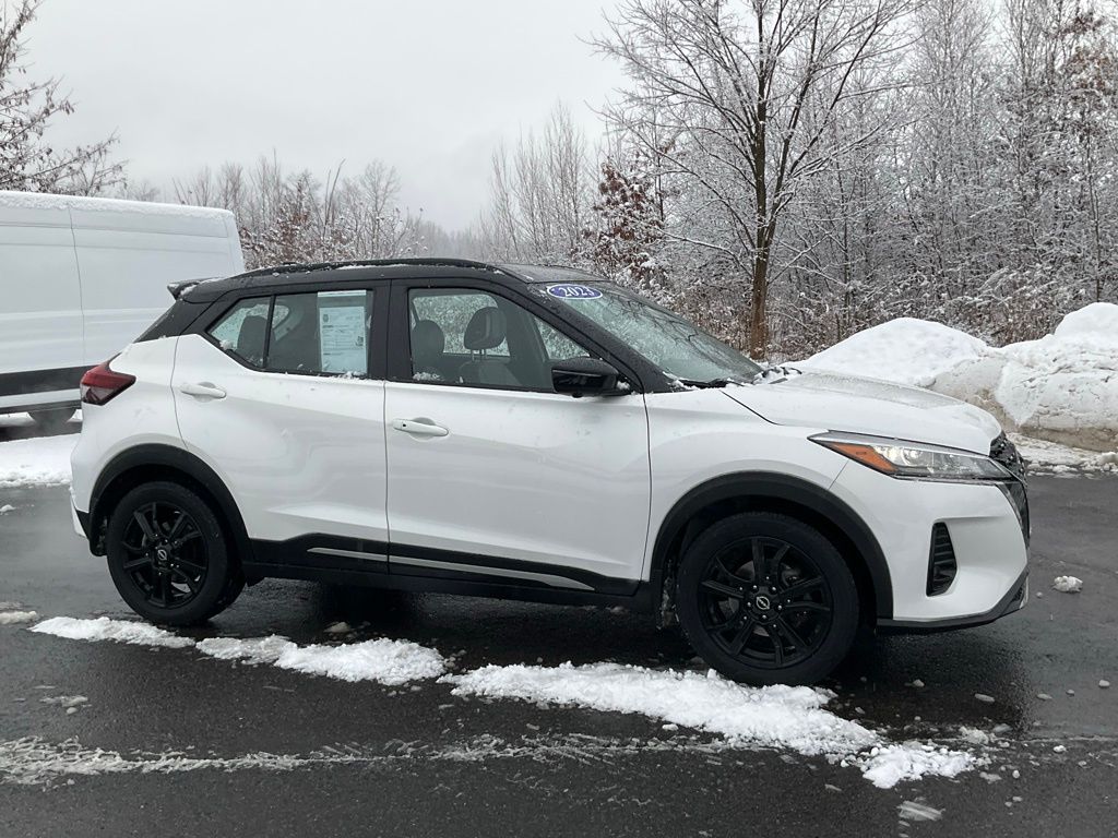 2023 Nissan Kicks SR FWD