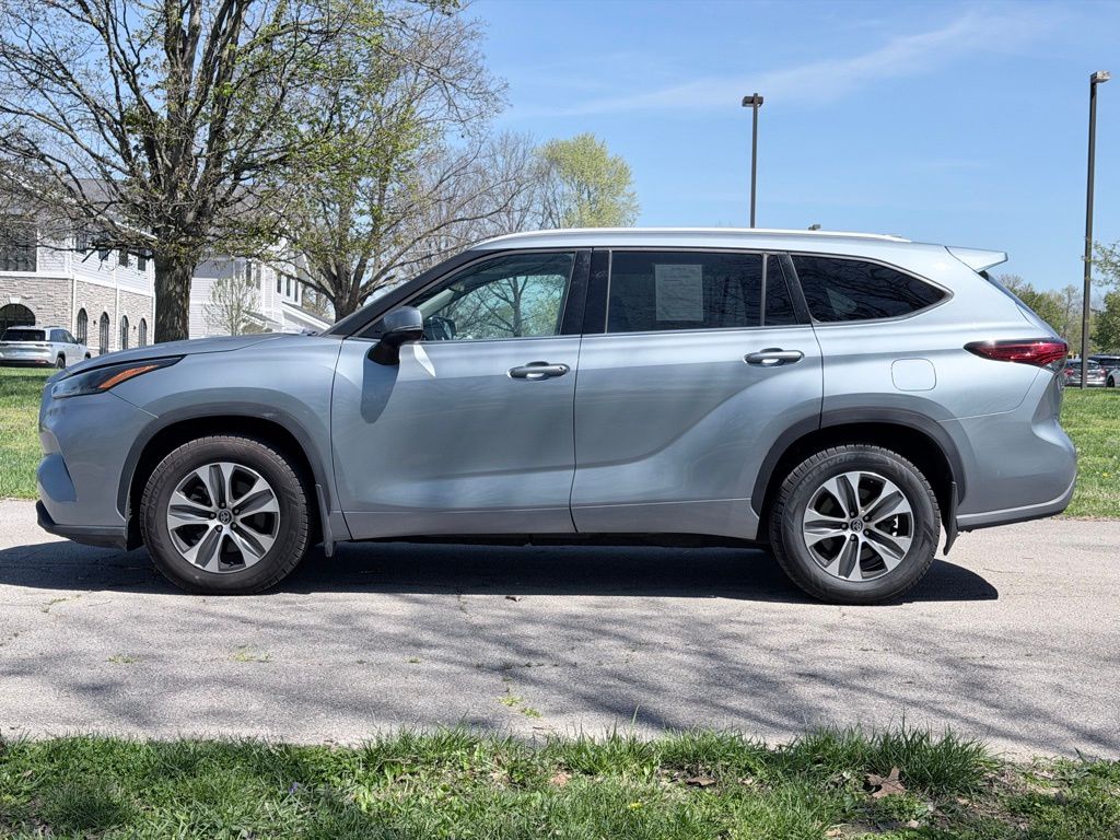 2022 Toyota Highlander XLE - Photo 45