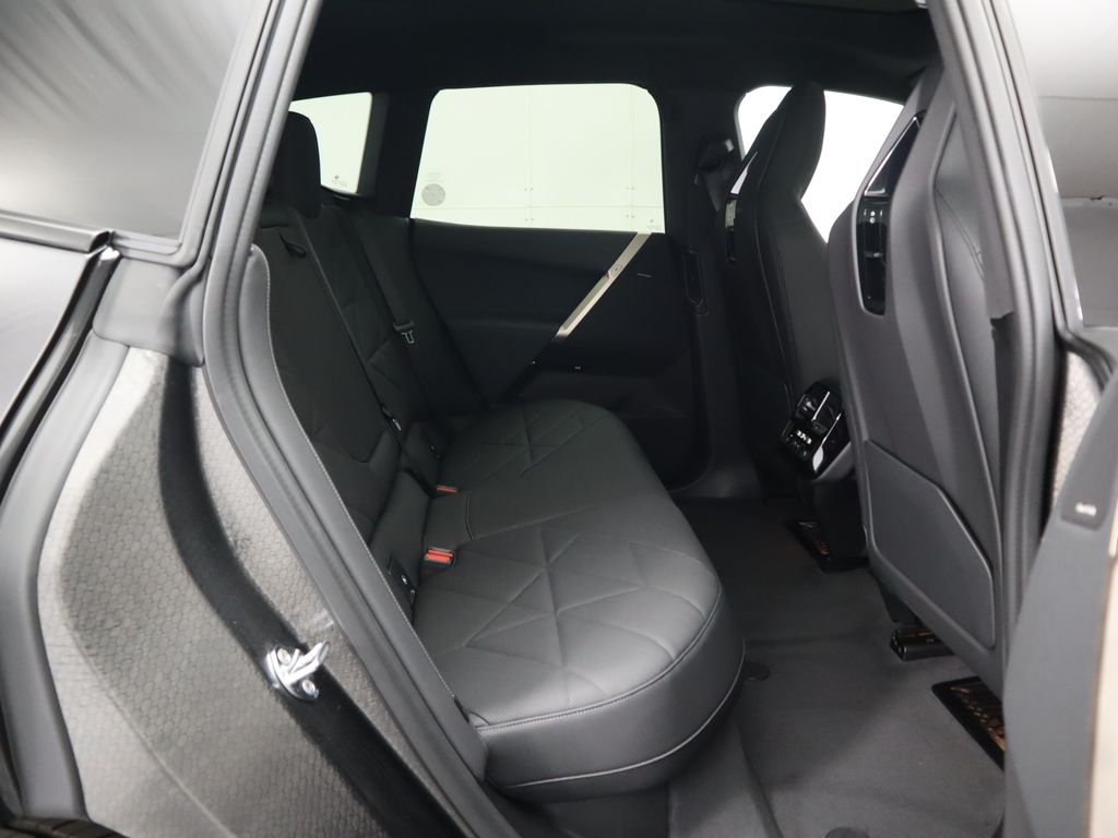 2025 BMW iX xDrive50 23