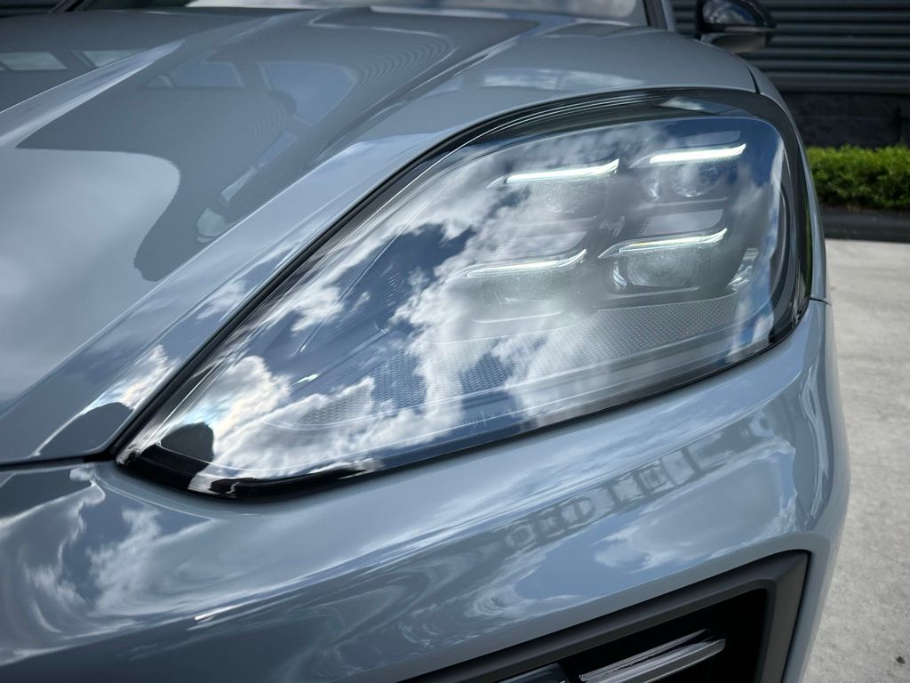 Thumbnail: 2026 Porsche  - 13