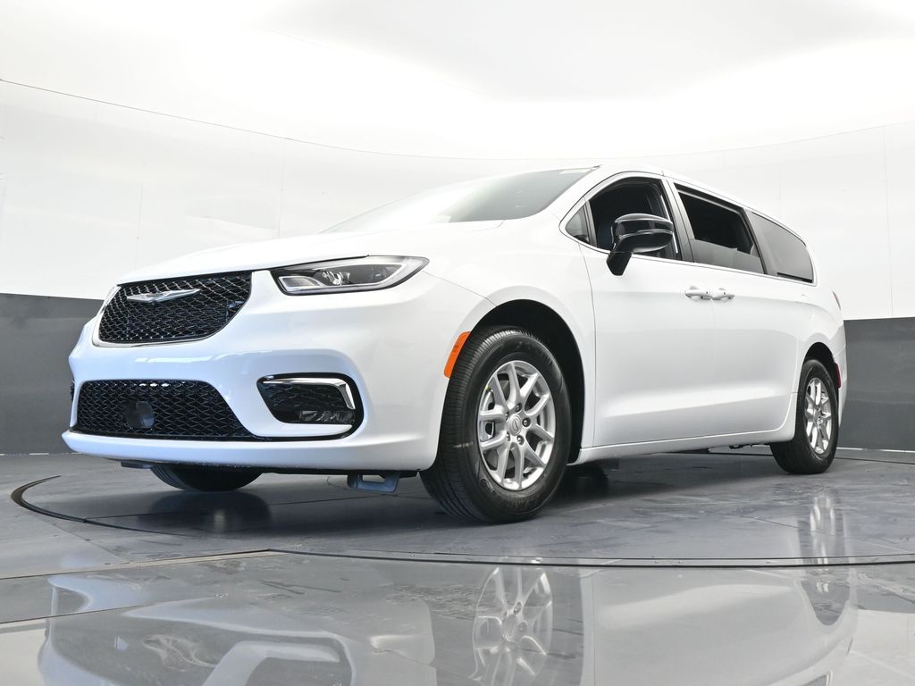 New 2026 Bright White Clearcoat Chrysler Select image 53