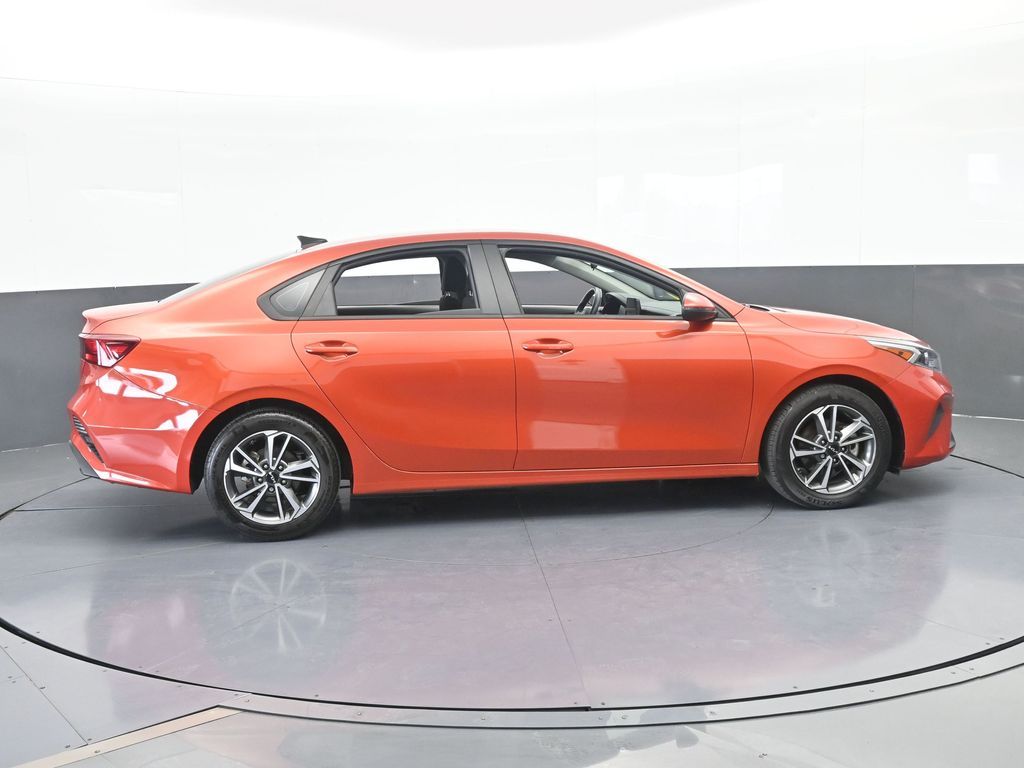 Used 2023 Fire Orange Kia LXS image 7