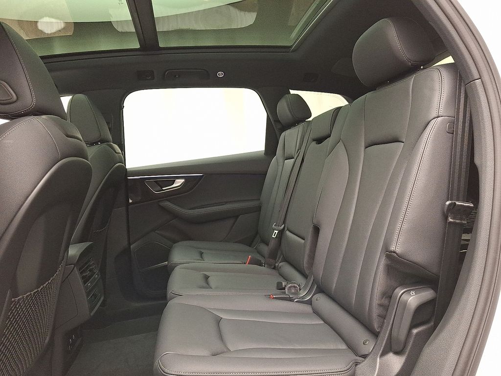 Thumbnail: 2026 Audi Q7 - 6