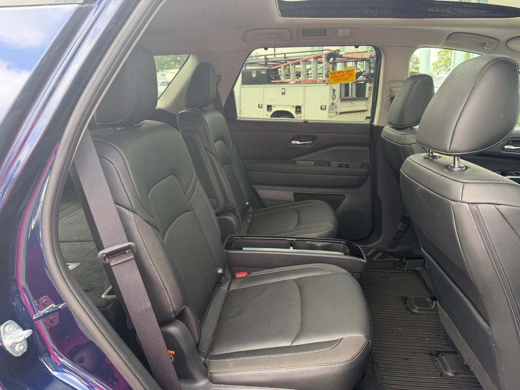 2024 Nissan Pathfinder SL 4WD