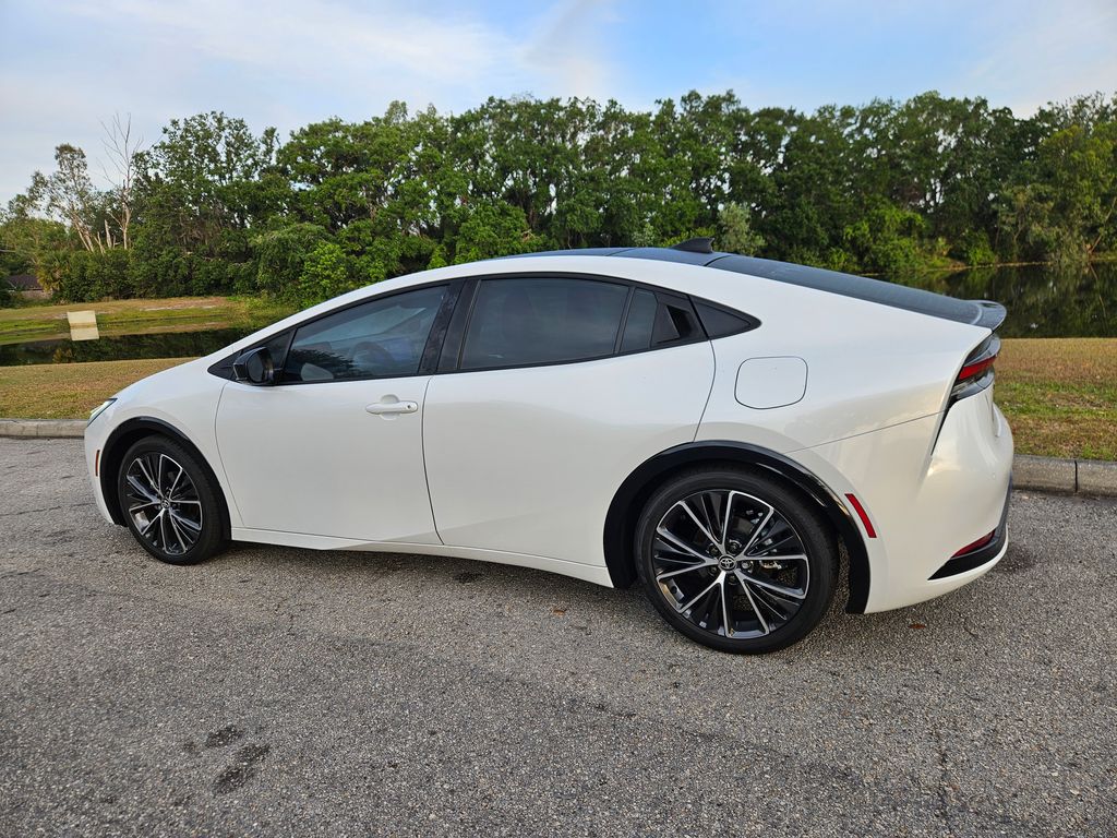 2025 Toyota Prius Limited 3
