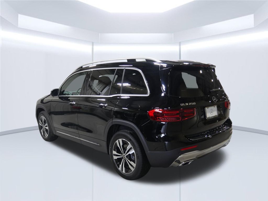 Thumbnail: 2026 Mercedes-Benz GLB - 3
