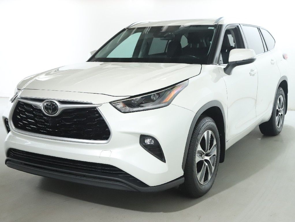 White (Blizzard Pearl) 2021 Toyota Highlander SUV / Crossover All-Wheel Drive 8-Speed Automatic