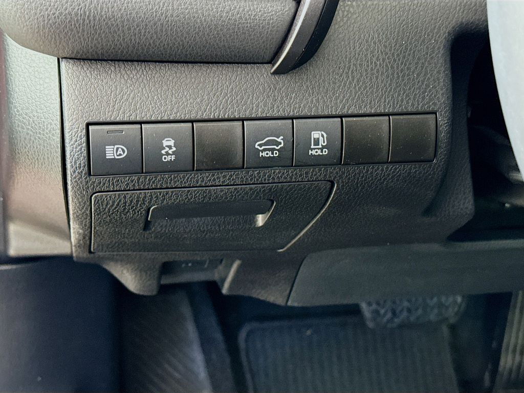 Thumbnail: 2021 Toyota Camry - 10