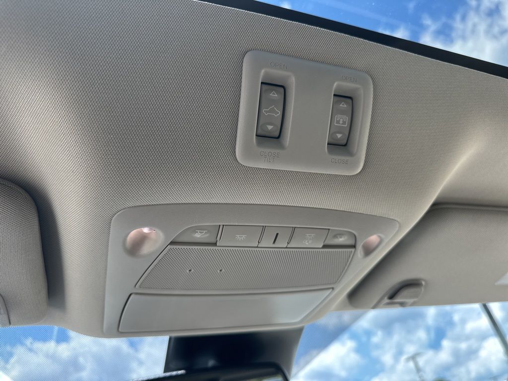 2023 Pearl White Tricoat Nissan Murano SL FWD SUV