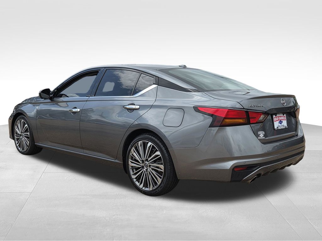 Used 2023 Nissan Altima Sedan
