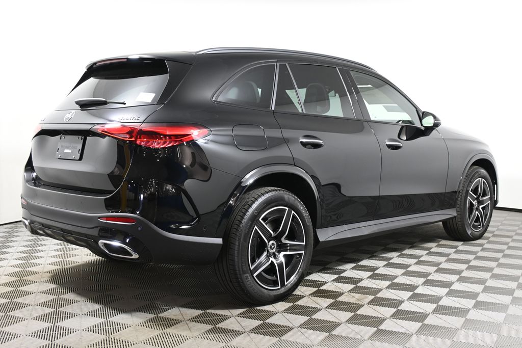 2025 Mercedes-Benz GLC 300 7