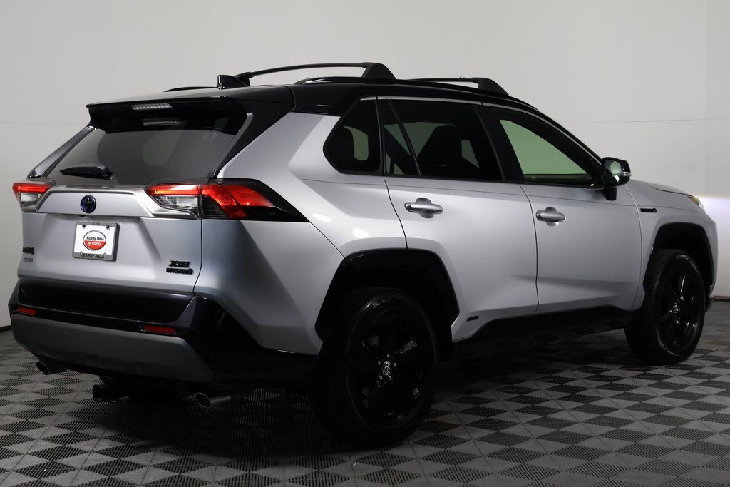 2020 Toyota RAV4 XSE 4