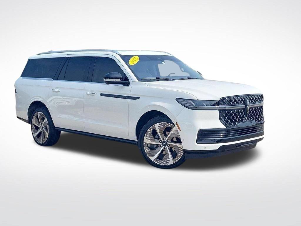 Pristine White Metallic Tri-Coat 2025 Lincoln Navigator SUV / Crossover Four-Wheel Drive Automatic