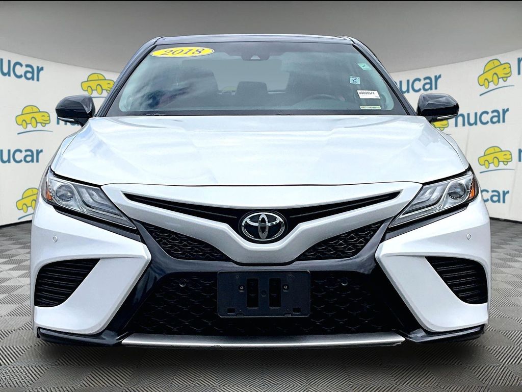 2018 Toyota Camry — photo 2