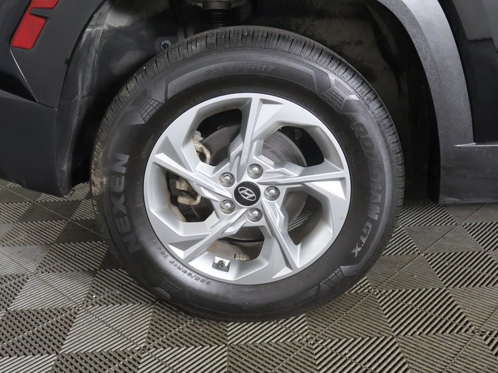 Used 2023 Black Hyundai SEL image 17