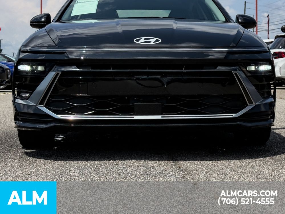 Used 2024 Black Hyundai SEL image 8