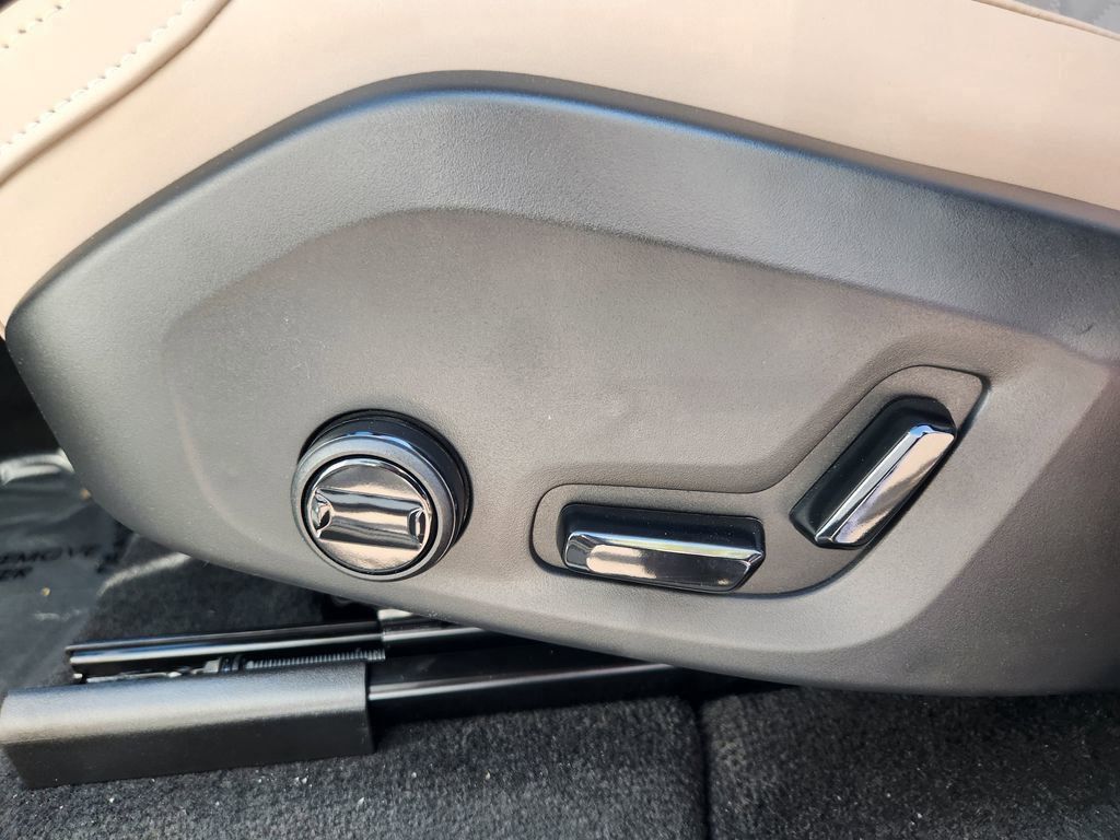 2026 Volvo XC60 Plus - Photo 8
