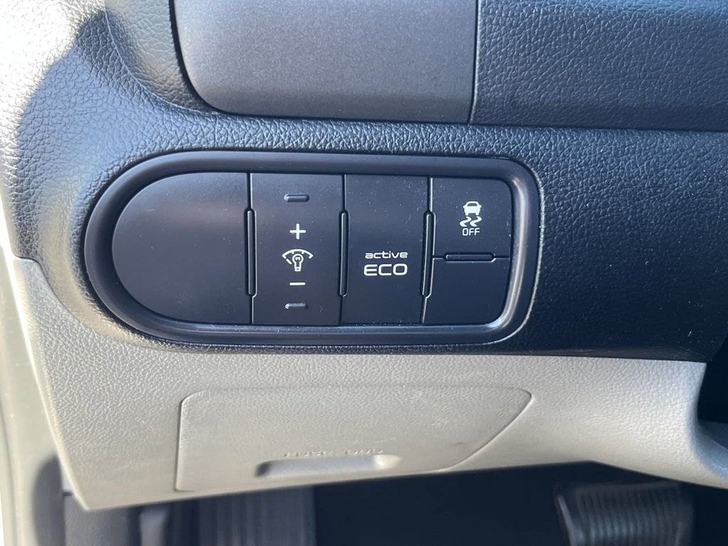 2015 Kia Forte LX 31