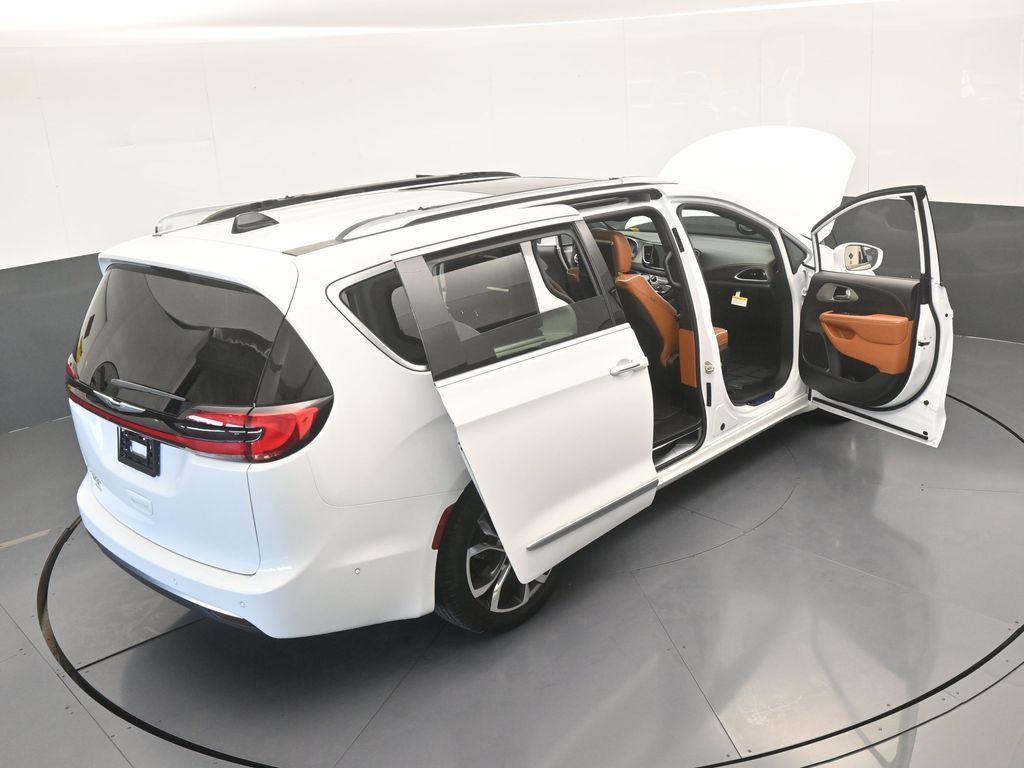 Used 2024 Bright White Clearcoat Chrysler Pinnacle image 83