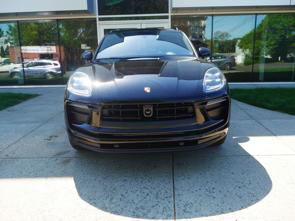 Thumbnail: 2026 Porsche Macan - 10