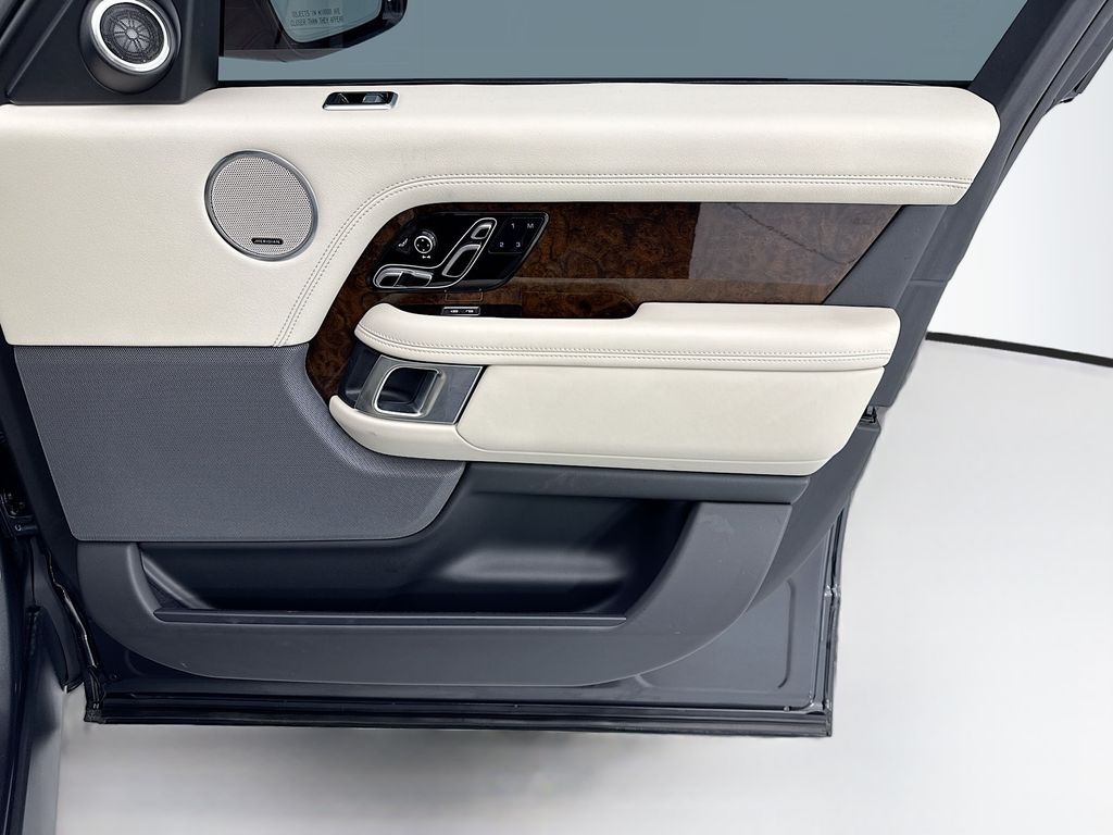 Thumbnail: 2022 Land Rover Range Rover - 24