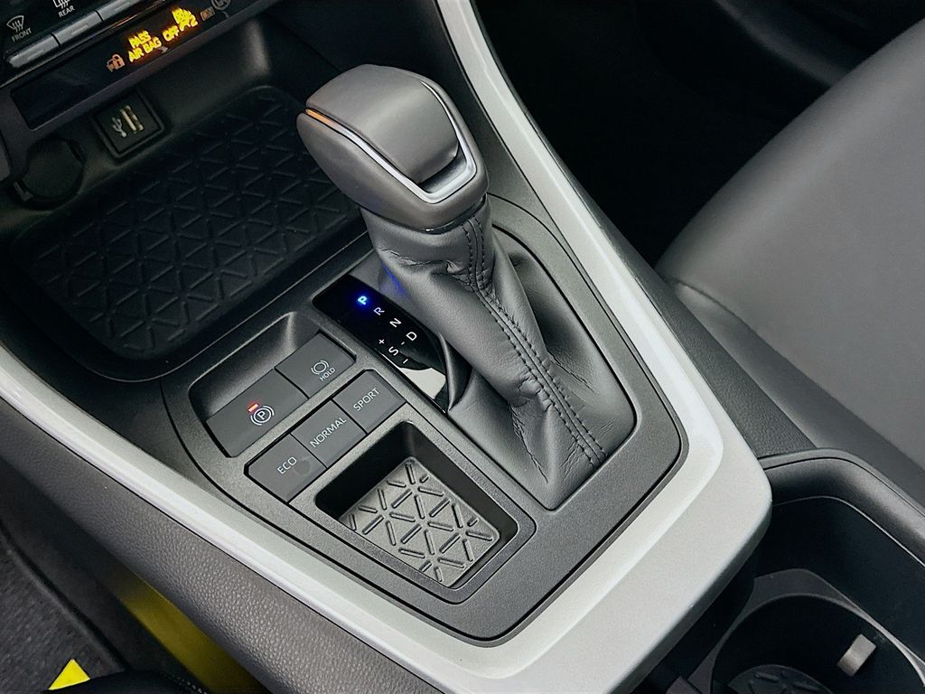 Thumbnail: 2025 Toyota RAV4 - 16