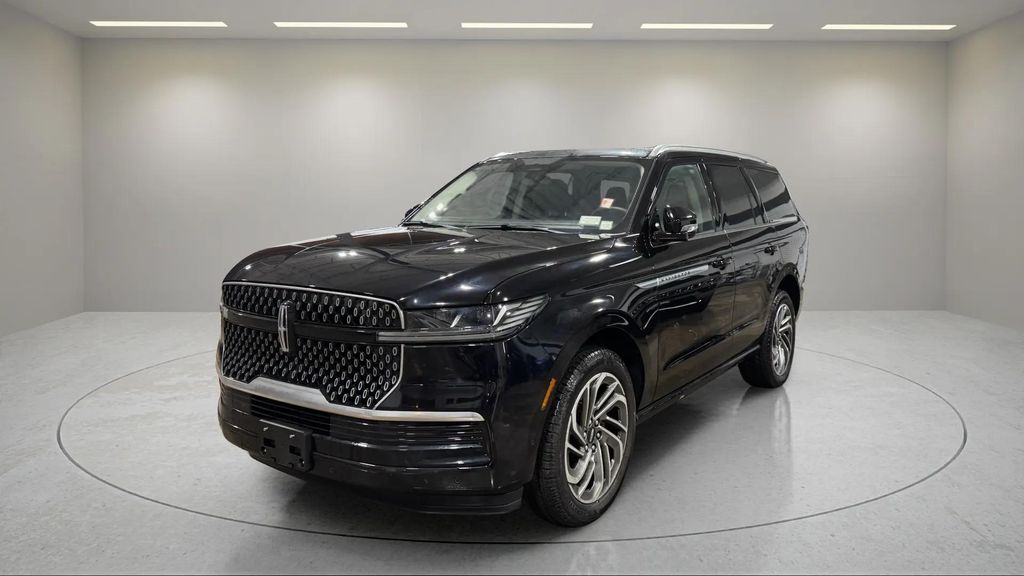 Certified Used 2025 Infinite Black Metallic Clearcoat Lincoln Reserve image 17