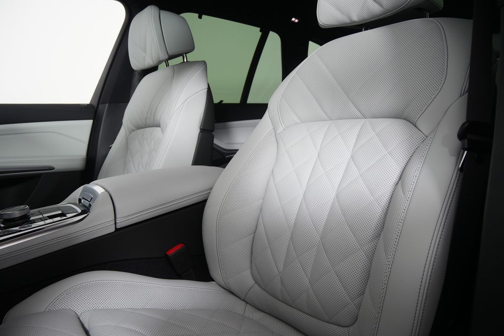 Thumbnail: 2026 BMW X5 - 11
