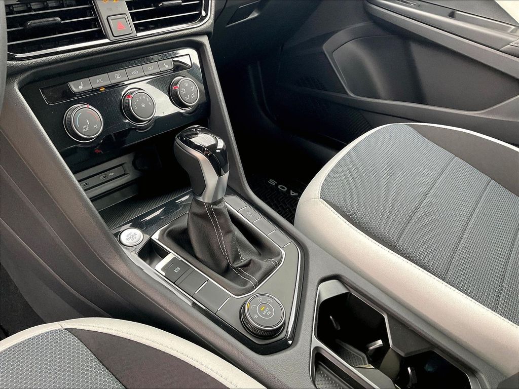 2026 Volkswagen Taos — photo 14