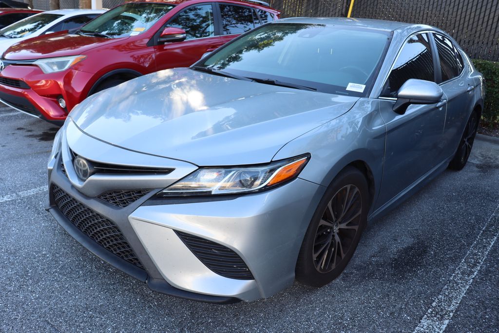 2019 Toyota Camry SE 2