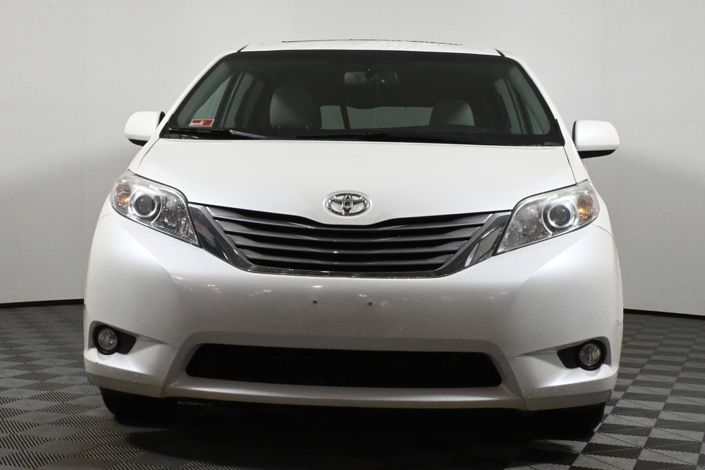 2016 Toyota Sienna XLE Premium 10