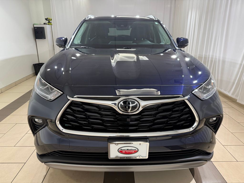 Thumbnail: 2025 Toyota Highlander - 8