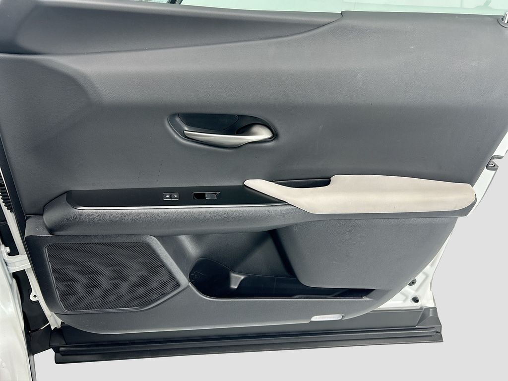 Thumbnail: 2024 Lexus UX - 24