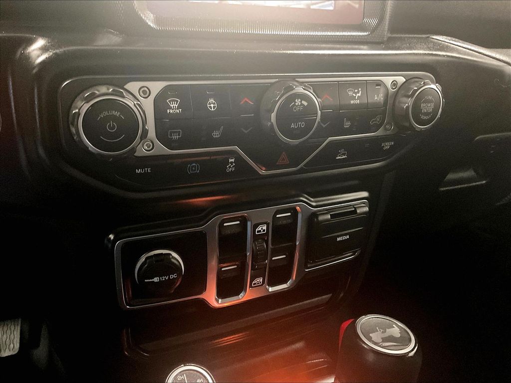 2023 Jeep Wrangler — photo 25