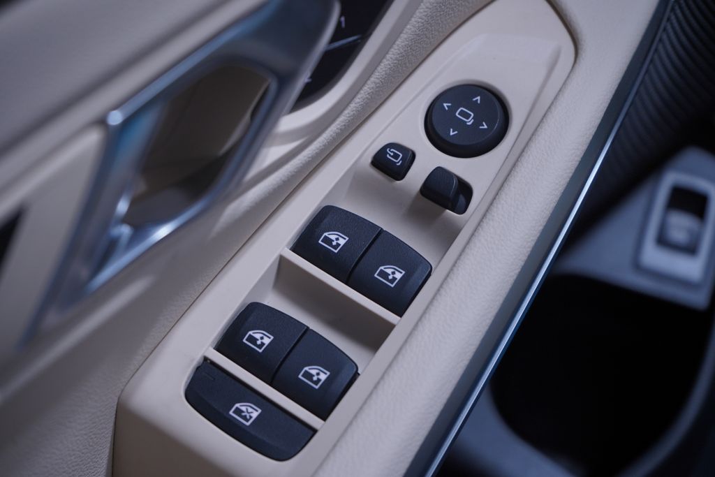 2025 BMW 3 Series 330i 11