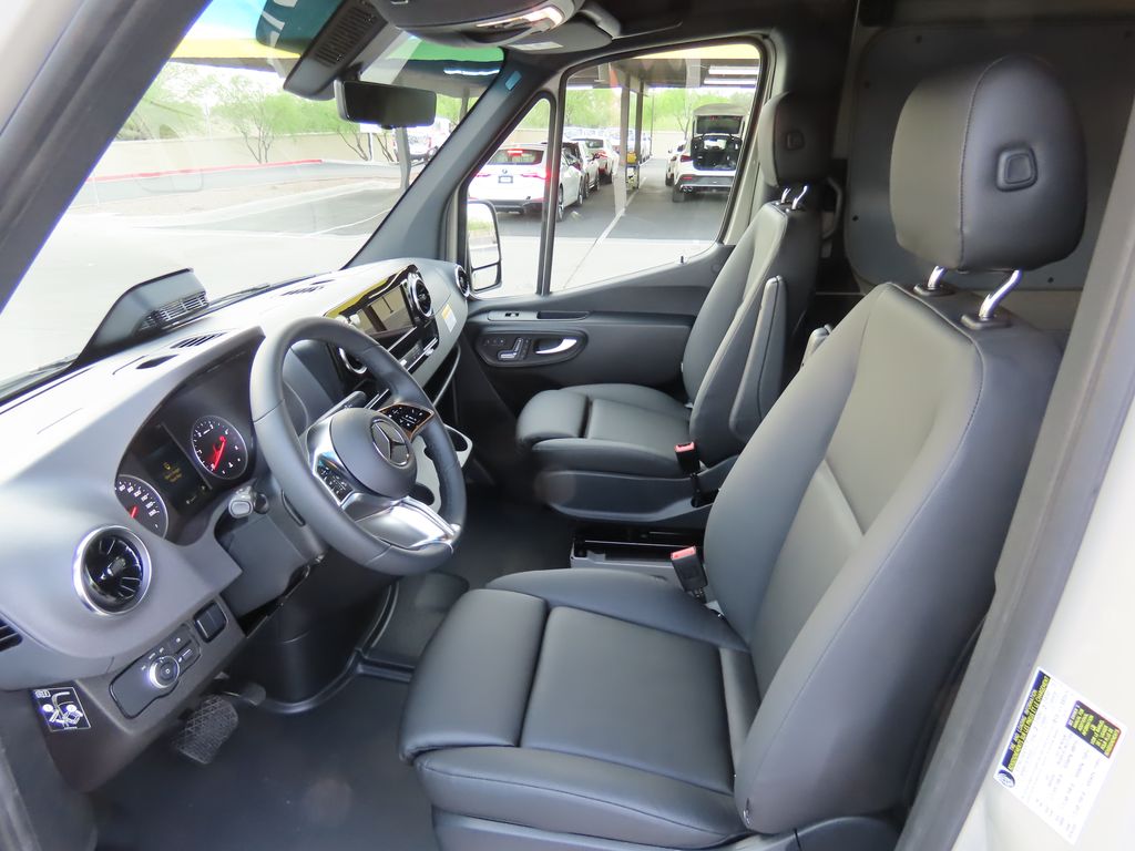 Thumbnail: 2025 Mercedes-Benz Sprinter - 21