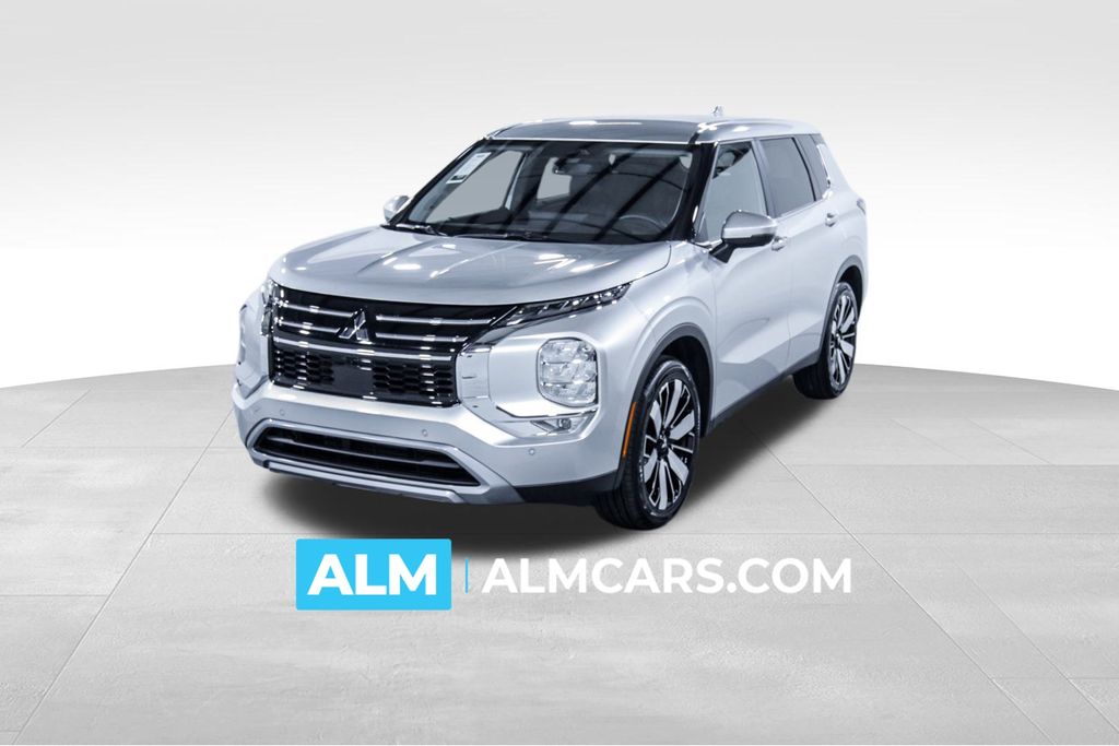 2025 Mitsubishi Outlander SE's photo