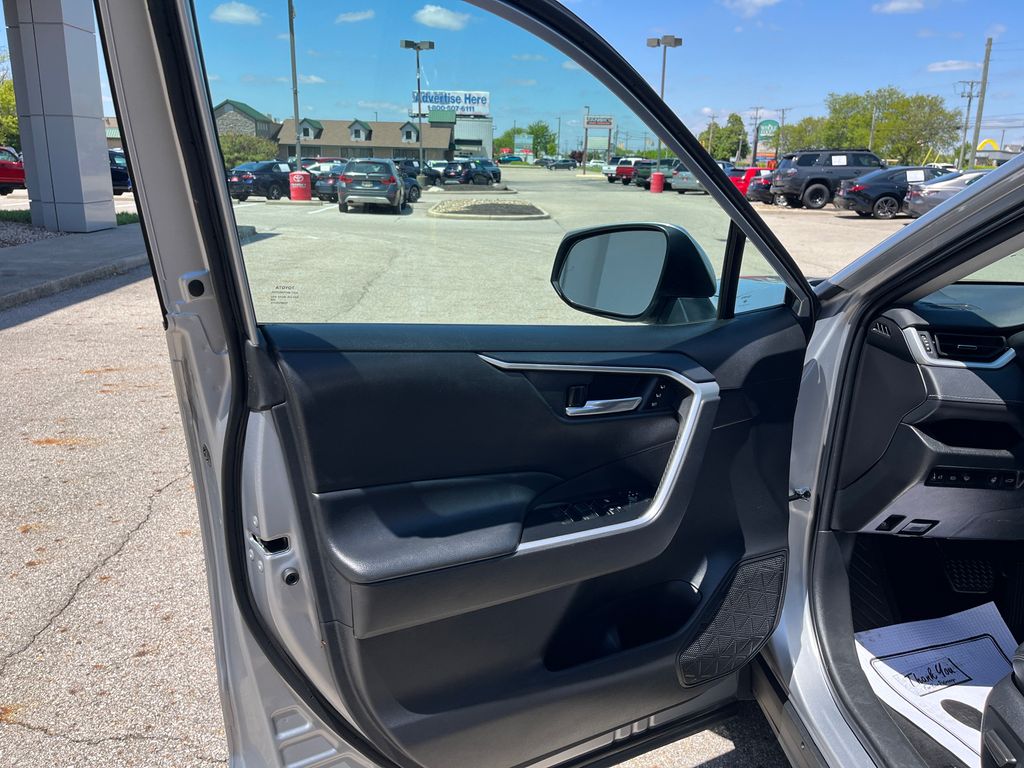 2022 Toyota RAV4 Hybrid XLE Premium photo