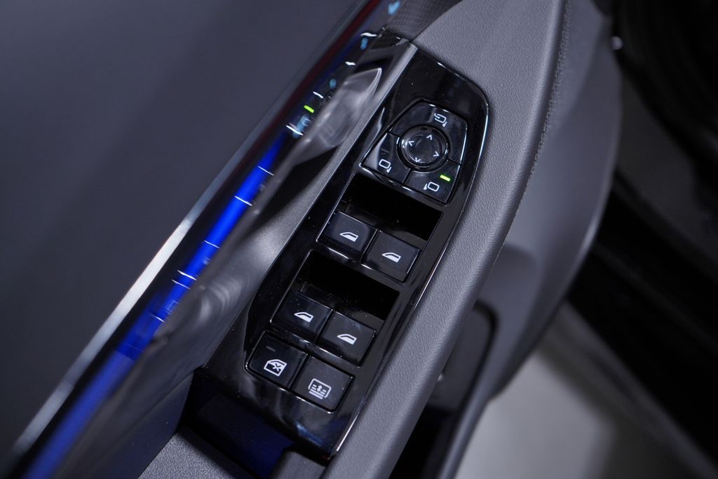 Thumbnail: 2026 BMW M5 - 18