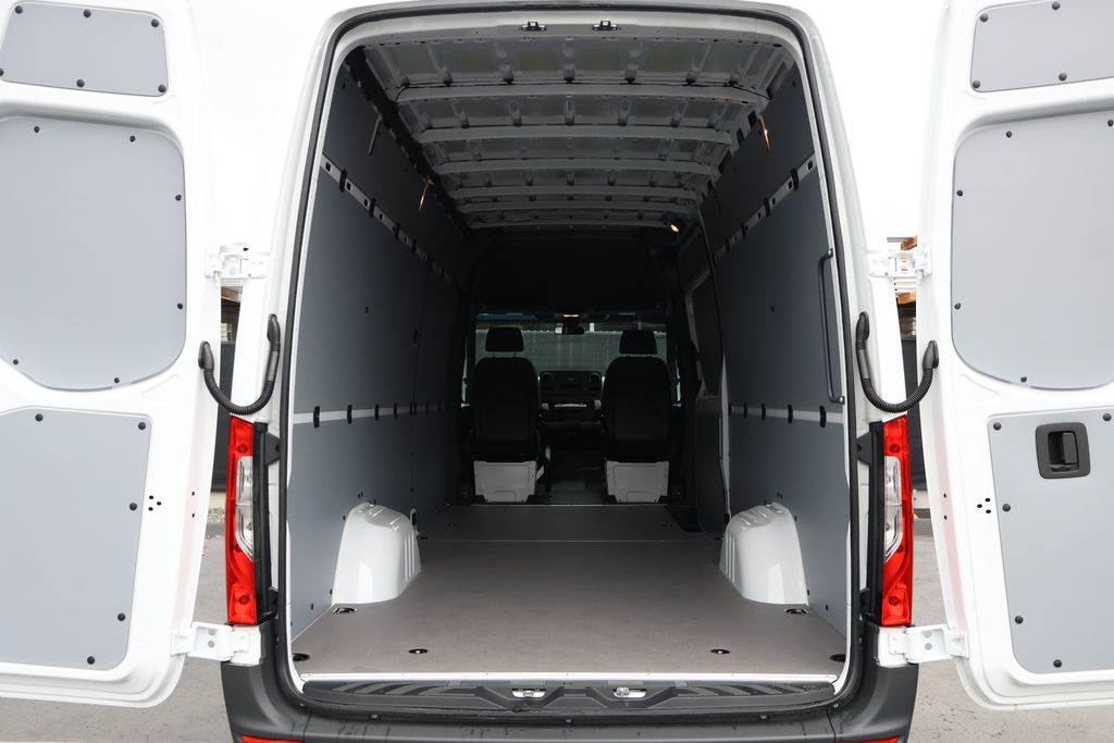 Thumbnail: 2025 Mercedes-Benz Sprinter - 8