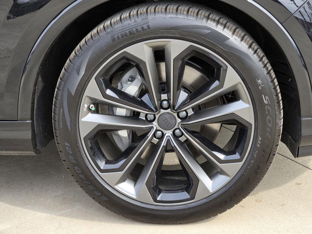 new 2026 Audi Q7 car, priced at $78,295