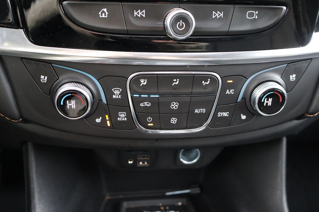 Thumbnail: 2021 Chevrolet Traverse - 23