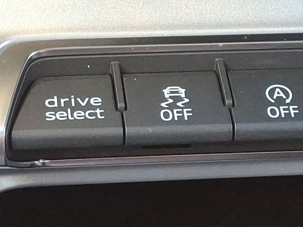 Thumbnail: 2025 Audi Q3 - 24