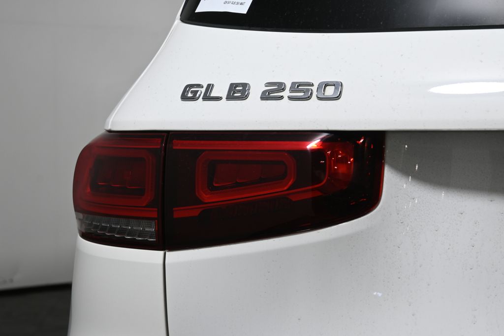 Thumbnail: 2020 Mercedes-Benz GLB - 12