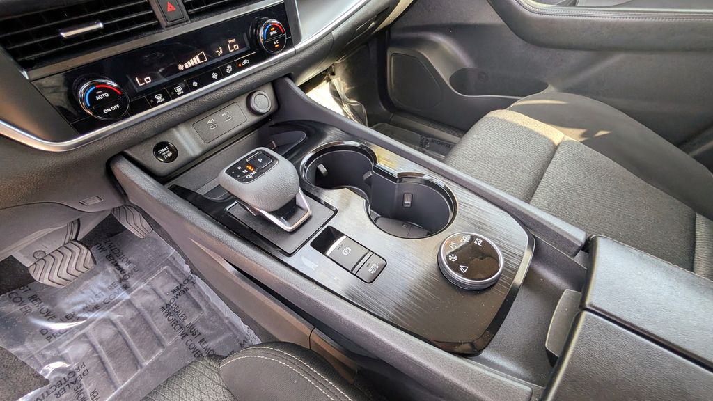 Used 2024 Nissan Rogue SV 4D Sport Utility