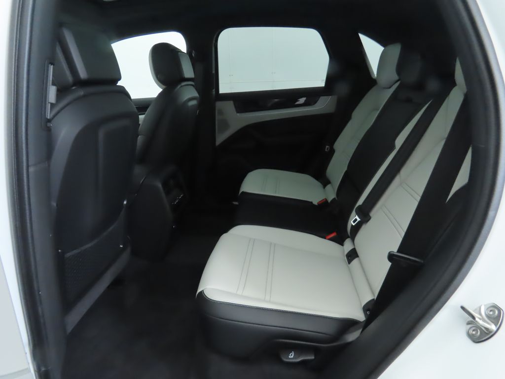 Thumbnail: 2025 Porsche Cayenne - 24
