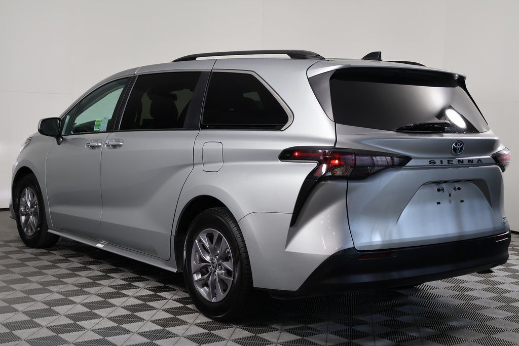Thumbnail: 2024 Toyota Sienna - 6